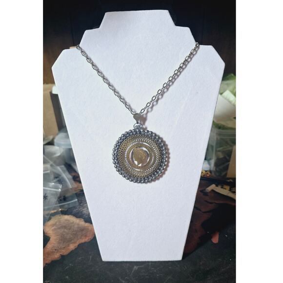 Vintage 1913 Liberty Woman's Profile Openwork 2 Tone Coin Style Pendant Necklace - Picture 6 of 7